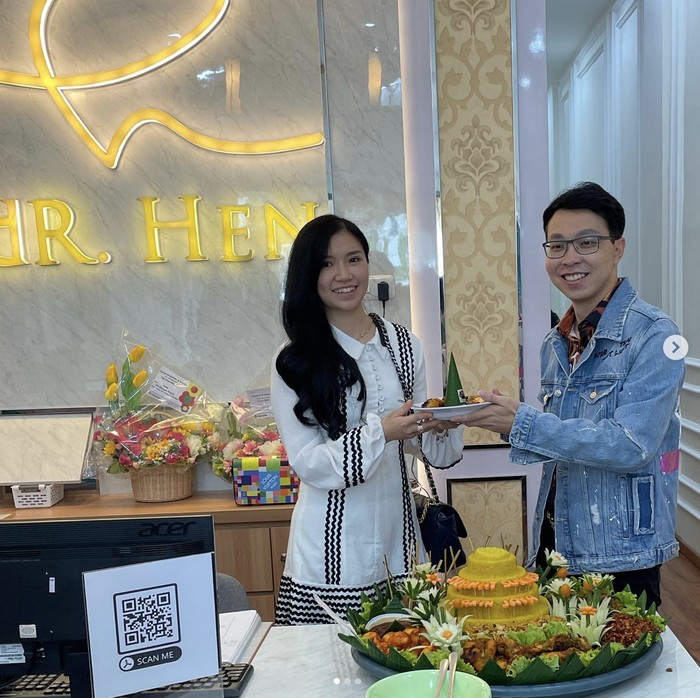 Momen dr. Richard Lee Cicip Gelato hingga Mie Instan di Luar Negeri Momen dr. Richard Lee Cicip Gelato hingga Mie Instan di Luar Negeri