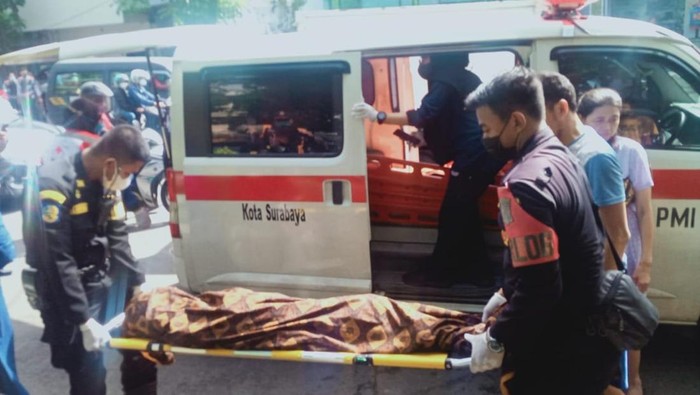 Nenek di Surabaya Tewas Tertabrak Motor