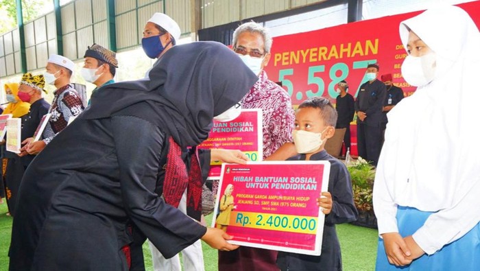 Pemkab Banyuwangi Kucurkan Insentif Guru Swasta hingga Beasiswa Rp 18,48 Miliar