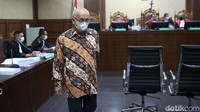 Jaksa KPK menuntut pengusaha Kiagus Emil Fahmy Cornain (KEFC) 5 tahun penjara dan denda Rp 250 juta subsider 3 bulan kurungan.
