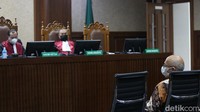 Dalam surat tuntutannya, jaksa juga menolak permohonan justice collaborator (JC) Kiagus Emil. Menurut jaksa, Kiagus tidak memenuhi syarat sebagai JC.