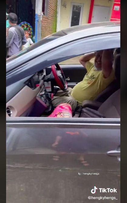 Bukan Pakai Gerobak, Penjual Sayur Keliling Ini Jualan Pakai Mobil Penumpang