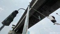 Perawatan serta perbaikan traffic light ini merupakan kegiatan rutin dalam upaya menjaga keamanan, kenyamanan, dan kelancaran lalu lintas.