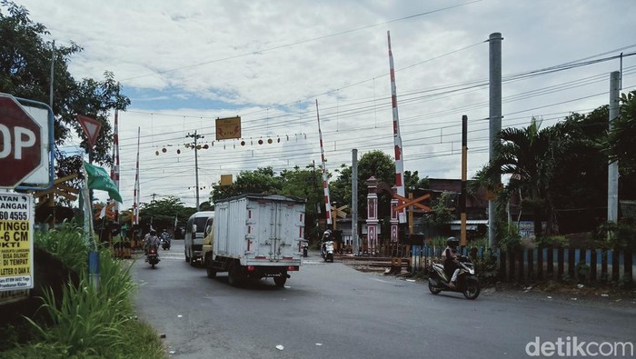 Perlintasan kereta api Krapyak, Klaten Selatan, Klaten.