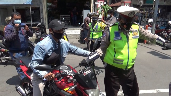 Razia Knalpot Brong Terus Digencarkan polisi surabaya