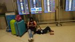 Ribuan Penerbangan Liburan Akhir Tahun Batal Gara-gara Omicron!