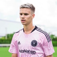 Sebelum mendapatkan kontrak dengan Puma, Romeo sudah memiliki harta bersih senilai 3,7 juta poundsterling. Foto: dok. Instagram