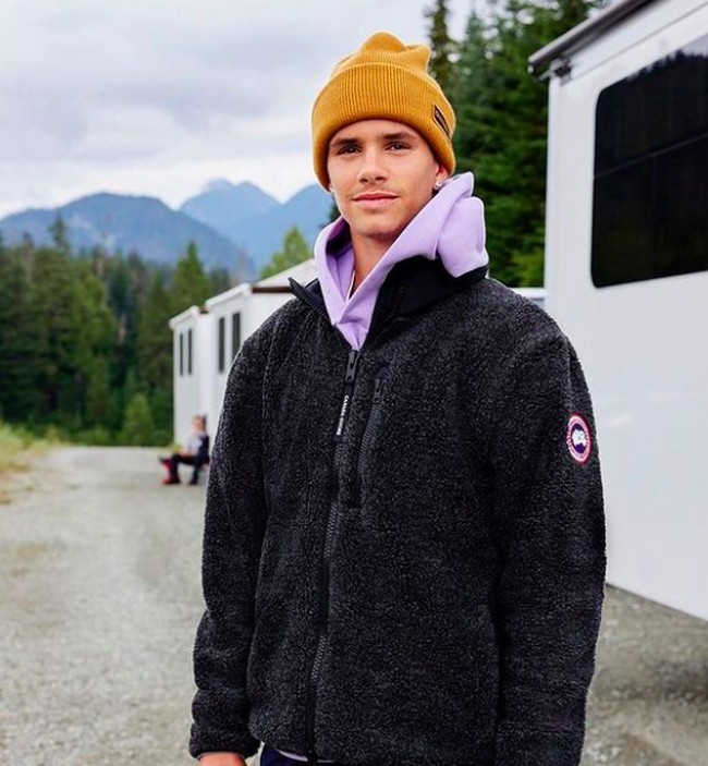 Tak kalah dari ayah dan kakaknya Brooklyn, Romeo juga mewariskan wajah tampan. Tak heran jika dia dilirik sebagai model. Foto: dok. Instagram