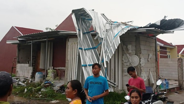 Rumah Rusak Akibat Puting Beliung di Cirebon
