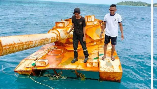 TNI AL Temukan Benda Mirip Tank (tni_angkatan_Laut)