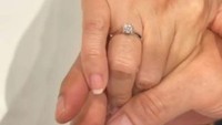 Cincin yang indah melingkari jari manis Venna Melinda. Foto: Instagram