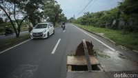 Hal tersebut tentu membahayakan para pengguna jalan.