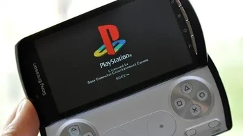 Sony Ericsson Xperia Play coba tampil beda di dunia Android. Ponsel ini punya tombol ala PlayStation yang konon memanjakan para gamer. Foto: Engadget