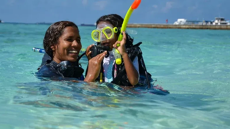 Zoona Naseem, penyelam wanita asal Maldives Zoona Naseem, penyelam wanita asal Maldives