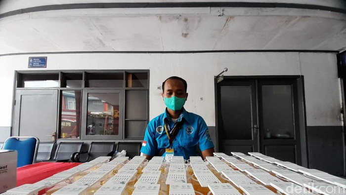 44 petugas Lapas Sumedang dites urine