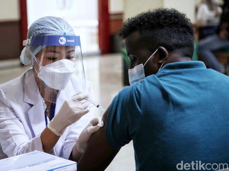 49 WNA di Jakarta Disuntik Vaksin Sinopharm