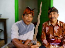 Tradisi Bisoq Keris, Memandikan Keris dengan Darah di Lombok