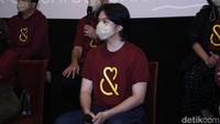 Cinta Pertama, Kedua & Ketiga diarahkan oleh Gina S. Noer. Sebelumnya Angga Yunanda pernah berkolaborasi dengan Gina S. Noer dalam Dua Garis Biru. (Foto: Noel/detikcom) 