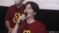 Setelah sebelumnya dipasangkan dengan Zara Adhisty, di Cinta Pertama, Kedua & Ketiga Angga Yunanda main bareng Putri Marino. (Foto: Noel/detikcom) 