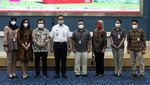 Anies Luncurkan Kartu Peduli Anak dan Remaja