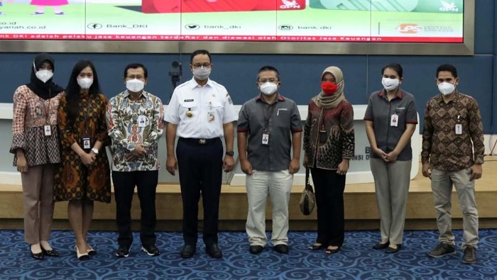 Anies Luncurkan Kartu Peduli Anak dan Remaja Gubernur DKI Jakarta Anies Baswedan luncurkan Kartu Peduli Anak dan Remaja Jakarta. Ini untuk bantu anak yatim piatu yang orang tuanya wafat akibat COVID-19.