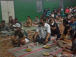 Momen Ayah dan Kakak Alfeandra Dewangga Nobar di Aula Balaidesa