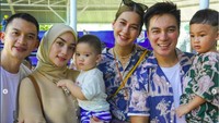 Citra Kirana dan Rezky Aditya menemani sang putra di pesta ulang tahun Kiano Tiger Wong. Foto: dok. Instagram Baim dan Paula.