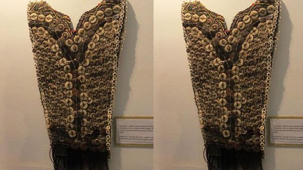 Baju sangkarut yang merupakan pakaian adat dari suku Dayak Ngaju di Kalimantan Tengah
