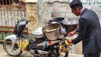 Setidaknya 100 ekor ikan prsto ia jual setiap harinya. Selain ikan bandeng presto, ada juga ikan tongkol dan cakalang. Harganya mulai dari Rp 8 ribu per ekor. Foto: detikfood