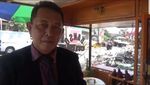 Bak Orang Kantoran! Tukang Bandeng Presto hingga Tahu Ini Pakai Jas dan Dasi
