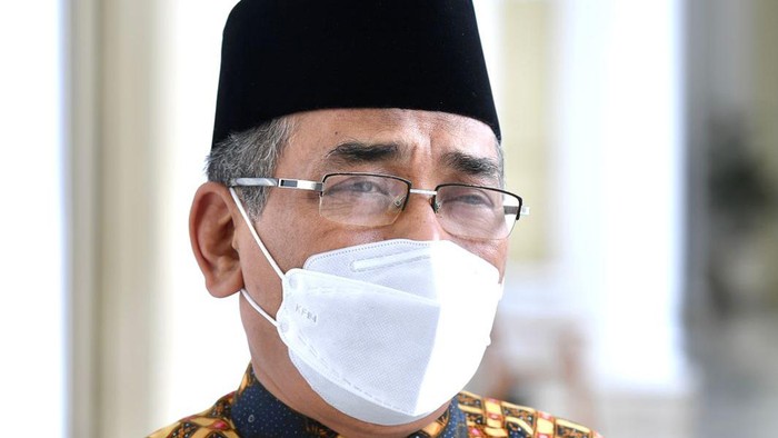 Presiden Joko Widodo (Jokowi) menerima Ketua Umum Pengurus Besar Nahdlatul Ulama (PBNU) terpilih, KH Yahya Cholil Staquf atau Gus Yahya di Istana Kepresidenan Bogor. Gus Yahya datang untuk melaporkan hasil Muktamar ke-34 NU beberapa waktu lalu di Lampung.