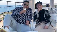 Punya paras tampan menjadikan Shin Jae-won banyak memiliki fans. Dalam unggahan instagramnya, banyak momen yang mendapatkan komentar dari netizen.  Foto: Instagram @shin_jaewon