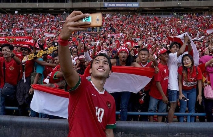 Galeri Ezra Walian Ezra Walian Bela Indonesia dan Hobi Makan Nasi Padang