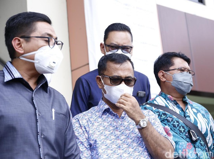 H Faisal saat menjalani sidang terkait kasus hak asuh anak, Pengadilan Agama Jakarta Barat (29/12)