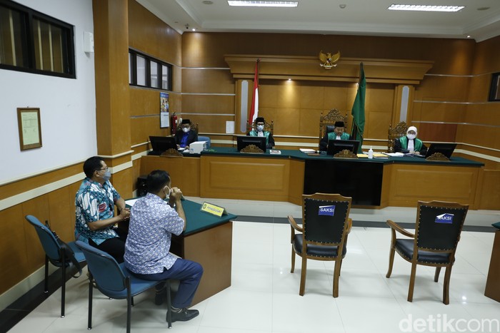 H Faisal H Faisal saat menjalani sidang terkait kasus hak asuh anak, Pengadilan Agama Jakarta Barat (29/12)