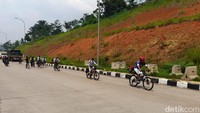 Para Goweser sebutan bagi pecinta gowes sepeda saat melintasi jalan Tanjungsari-Sumedang yang hendak menuju Yogyakarta.