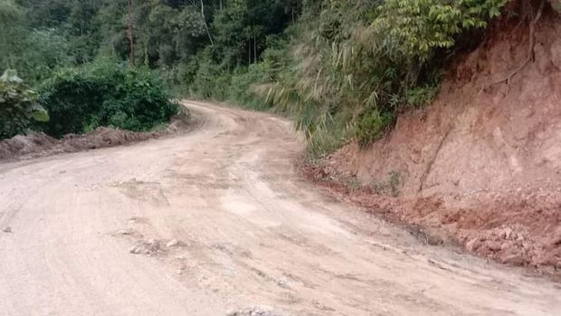 Jalan rusak di Liang Melas Datas (LMD), Karo, Sumatera Utara (Sumut), mulai diperbaiki.