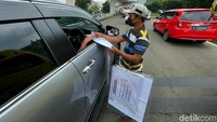 Kalender tersebut dibanderol mulai dari Rp 10 ribu hingga Rp 20 ribu.