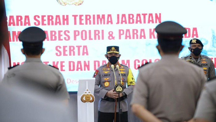 Jenderal Sigit saat memimpin upacara serah terima jabatan (sertijab) tujuh Kapolda di Gedung Rupatama Mabes Polri, Jakarta Selatan, Rabu (29/12/2021). (Dok. Istimewa)