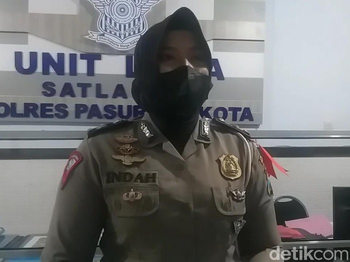 Muhammad Firmansyah Setya (29), relawan Pelopor Kepedulian yang hendak menyalurkan logistik ke korban erupsi Gunung Semeru, meninggal dalam kecelakaan di Tol Pasuruan. Kecelakaan diduga karena sopir mengantuk.