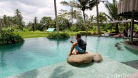 Selain makan tentu mereka juga tak ingin meninggalkan dan melupakan untuk sekadar foto-foto untuk memberi makan sosial media mereka dengan visual yang apik, seperti ini salah satunya.