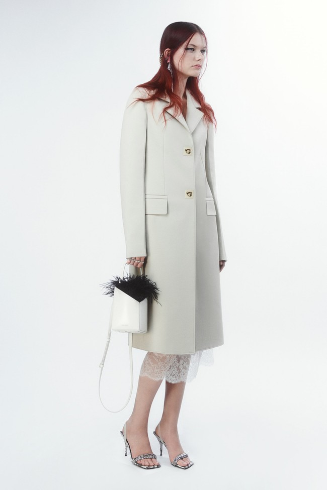 Fashion show koleksi terbaru Givenchy Pre-Fall 2022. Foto: Courtesy of Givenchy.