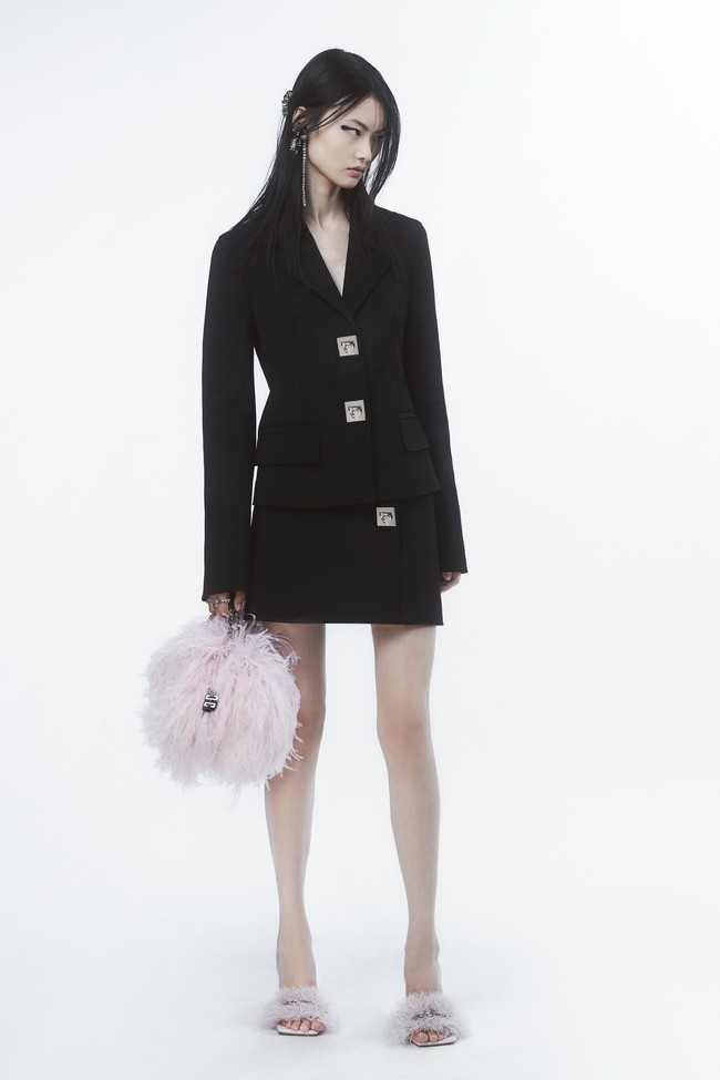 Fashion show koleksi terbaru Givenchy Pre-Fall 2022. Foto: Courtesy of Givenchy.