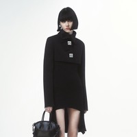 Fashion show koleksi terbaru Givenchy Pre-Fall 2022. Foto: Courtesy of Givenchy.