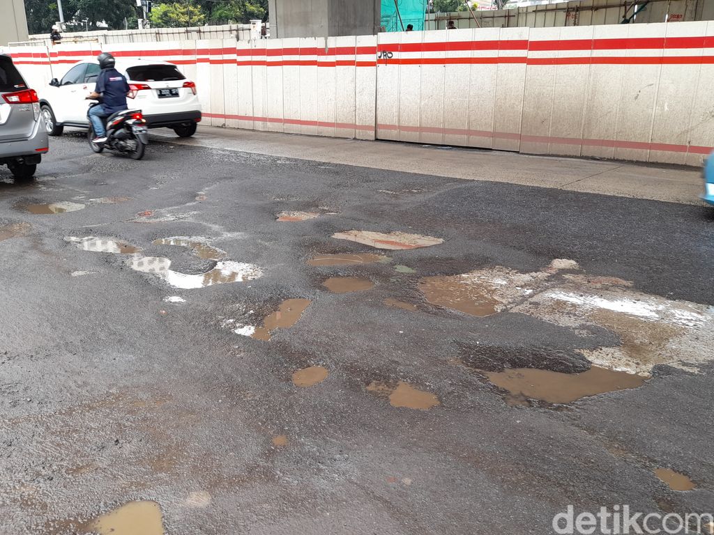 Kondisi Jl HR Rasuna Said, Jakarta Selatan, 29 Desember 2021, siang. (Marteen Ronaldo Pakpahan/detikcom)