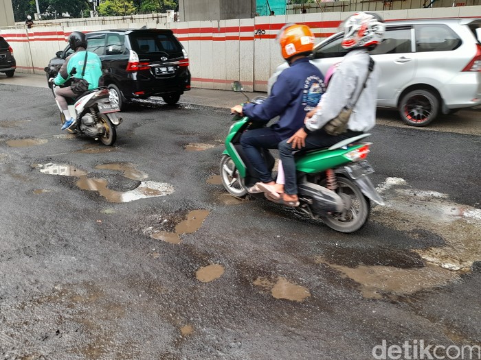 Kondisi Jl HR Rasuna Said, Jakarta Selatan, 29 Desember 2021, siang. (Marteen Ronaldo Pakpahan/detikcom)