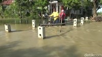 Sejumlah rumah warga terendam banjir.