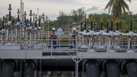 Sebelum dikirim ke kilang, semua produksi minyak Blok Rokan, memasuki fase akhir dengan dikumpulkan di fasilitas penimbunan bernama HCT atau HydroCarbon Transportation di Kota Dumai. Fasilitas di bawah Crude Oil Terminal Operation Center ini, merupakan suatu area berisi 16 tangki minyak raksasa. Masing-masing ada yang berkapasitas 150 ribu barel, hingga yang terbesar 650 ribu barel dengan total kapasitas sebesar 5,1 juta barel.