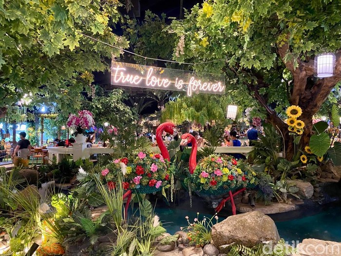 Michael's Garden: Sate Maranggi dan Tom Yum Enak di Resto Taman Cantik