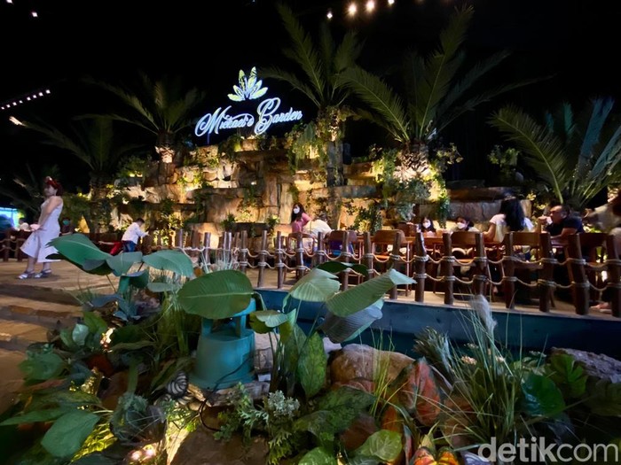 Michael's Garden: Sate Maranggi dan Tom Yum Enak di Resto Taman Cantik